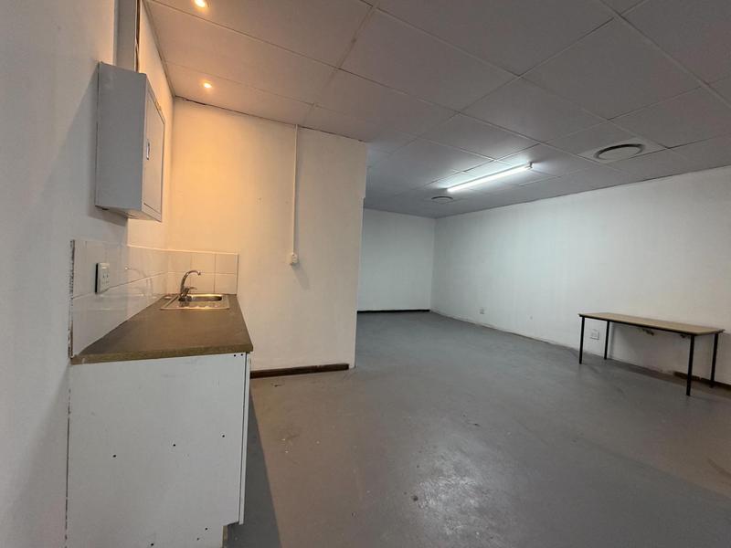 To Let Commercial Property for Rent in Humewood Eastern Cape